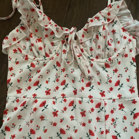 Gorgeous like new designer maxi dress. Lined flattering TRENDYcomfy and original - Picture 3 of 4